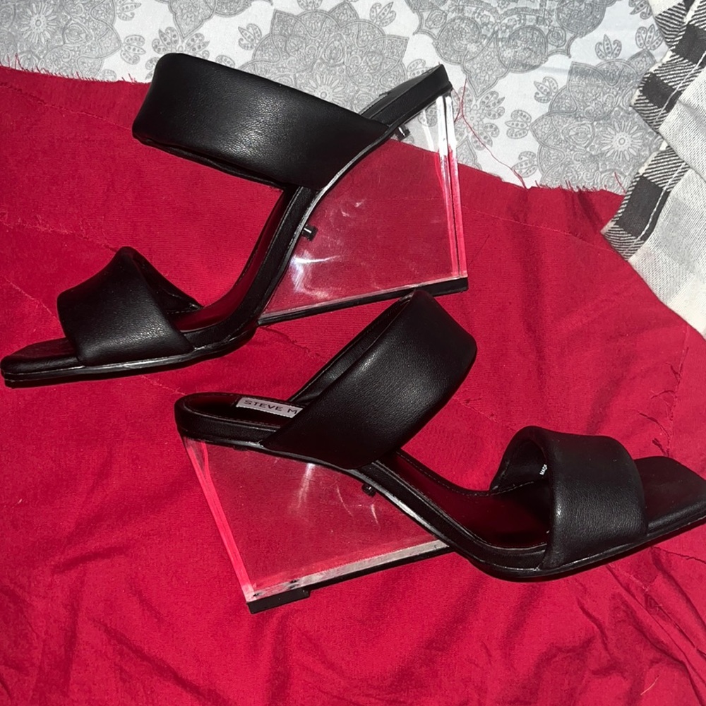 SteveMadden Wedge Size8.5🖤Clear lucite wedge heel🖤